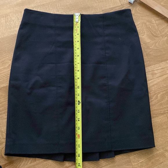 Black short skirt - Picture 5 of 5